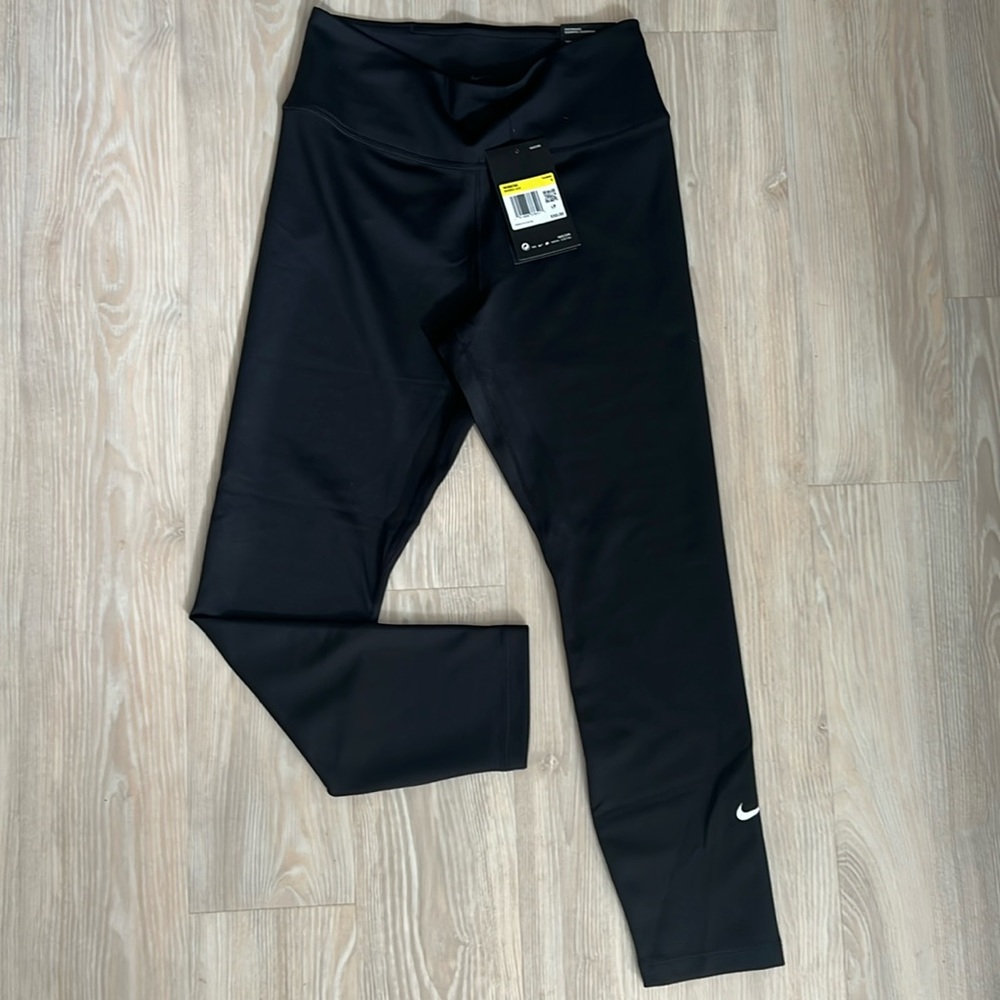 *BRAND NEW Nike women’s crop length black leggings* size small NWT NEW WITH TAGS